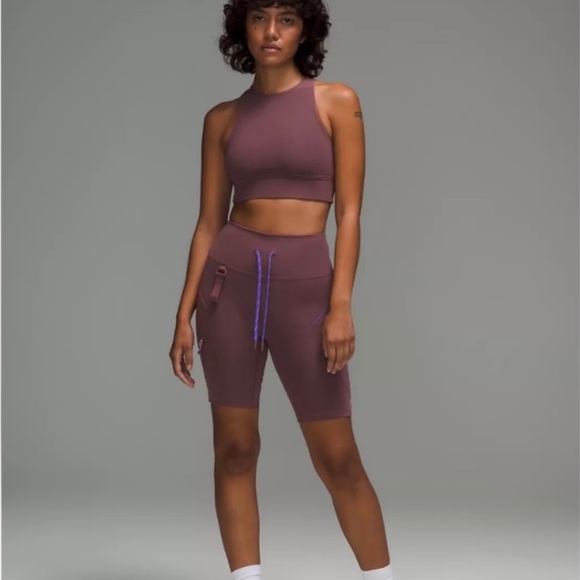 Brand new Lululemon Cargo SHR Hiking Short 8" (Size 6- NWT) - Picture 2 of 7